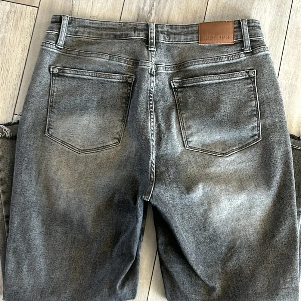 Judy Blue Slim Fit crop jeans in black wash size 31